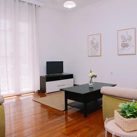 Comodo Y Espacioso En By * Vigo