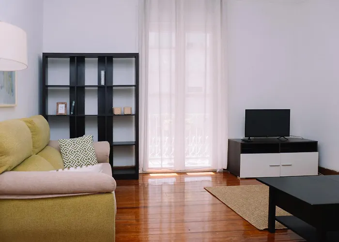 Comodo Y Espacioso En By * Vigo