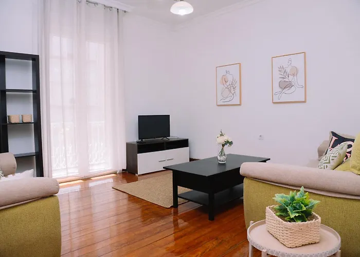 Comodo Y Espacioso En By * Vigo